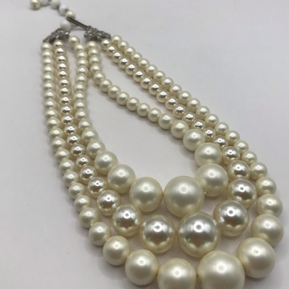 Elegant Triple Layer Faux Pearl Necklace - Picture 4 of 8